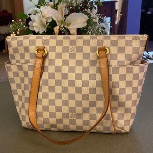 Louis Vuitton Totally